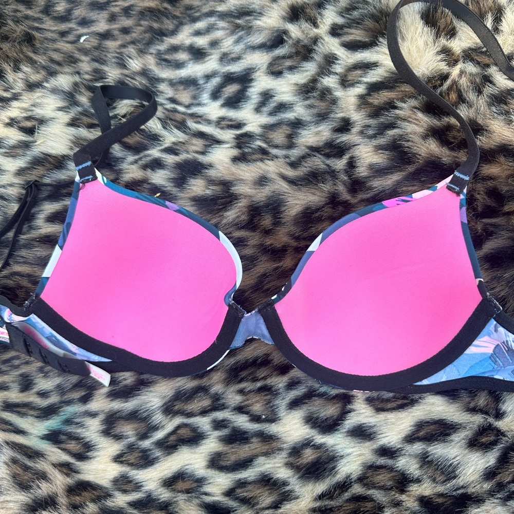 Pink bra! - Picture 4 of 5